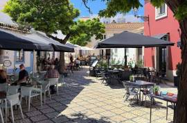 A Rare PENTHOUSE Hideaway in the Heart of Old Town Lagos A Rare PENTHOUSE Hideaway in the Heart of Old Town Lagos
