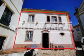 4 bedroom bank house consisting of 2 floors located in Alter do Chão, Portalegre