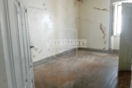4 bedroom bank house consisting of 2 floors located in Alter do Chão, Portalegre