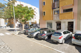 2 interconnected banking stores with 135 m2 located in Prior Velho near Lisbon airport 2 interconnected banking stores with 135 m2 located in Prior Velho near Lisbon airport