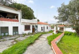 Property for sale in Benfarras/Terras Ruivas, situated on a plot of 1800m2