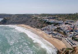 Three Bedroom Townhouse in the Heart of Burgau with Endless Potential