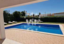 Four bedroom villa in central location in Albufeira Four bedroom villa in central location in Albufeira