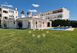 Four bedroom villa in central location in Albufeira Four bedroom villa in central location in Albufeira