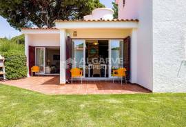3-bedroom villa in a private condominium in Vilamoura, just 5 minutes from the Marina and the golf course. 3-bedroom villa in a private condominium in Vilamoura, just 5 minutes from the Marina and the golf course.