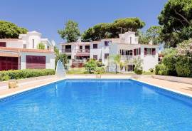 3-bedroom villa in a private condominium in Vilamoura, just 5 minutes from the Marina and the golf course. 3-bedroom villa in a private condominium in Vilamoura, just 5 minutes from the Marina and the golf course.