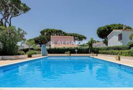 3-bedroom villa in a private condominium in Vilamoura, just 5 minutes from the Marina and the golf course. 3-bedroom villa in a private condominium in Vilamoura, just 5 minutes from the Marina and the golf course.