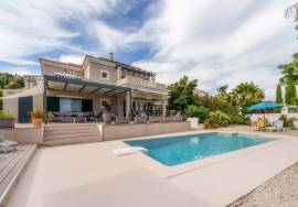 PRESTIGE 4 Bedroom Villa – Holiday Rentals PRESTIGE 4 Bedroom Villa – Holiday Rentals