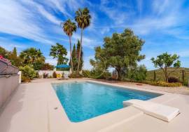 PRESTIGE 4 Bedroom Villa – Holiday Rentals PRESTIGE 4 Bedroom Villa – Holiday Rentals