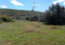 Flat plot of land with an area of ​​13,900 m² at the entrance to Loulé.