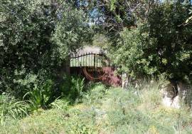 Flat plot of land with an area of ​​13,900 m² at the entrance to Loulé.