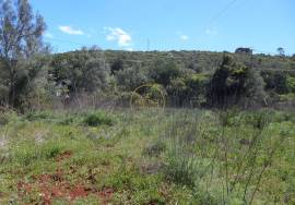 Flat plot of land with an area of ​​13,900 m² at the entrance to Loulé.
