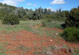 Flat plot of land with an area of ​​13,900 m² at the entrance to Loulé.