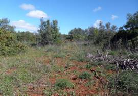 Flat plot of land with an area of ​​13,900 m² at the entrance to Loulé.