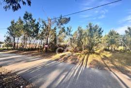 VIEIRA DE LEIRIA---Land with an area of 1240 m2, inserted in the urban agglomeration, in a quiet area of the village, with a use index of 1 ; feasibility of building between 4 and 5 villas. Contact us