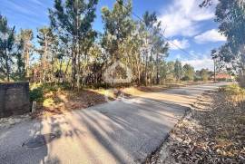 VIEIRA DE LEIRIA---Land with an area of 1240 m2, inserted in the urban agglomeration, in a quiet area of the village, with a use index of 1 ; feasibility of building between 4 and 5 villas. Contact us
