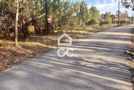 VIEIRA DE LEIRIA---Land with an area of 1240 m2, inserted in the urban agglomeration, in a quiet area of the village, with a use index of 1 ; feasibility of building between 4 and 5 villas. Contact us