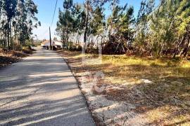 VIEIRA DE LEIRIA---Land with an area of 1240 m2, inserted in the urban agglomeration, in a quiet area of the village, with a use index of 1 ; feasibility of building between 4 and 5 villas. Contact us