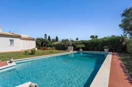 Vilamoura – 3-bedroom villa with basement and private pool