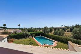 Vilamoura – 3-bedroom villa with basement and private pool