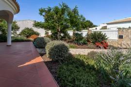 Vilamoura – 3-bedroom villa with basement and private pool
