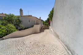 Vilamoura – 3-bedroom villa with basement and private pool