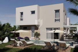 Land with building permit for three duplex apartments near Pula