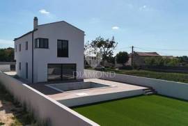 Near Svetvinčenat, Newly Built Modern House with Swimming Pool