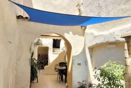 A Very Attractive Village House And Guest Cottage, Offering A Total Of 150 M2 Of Living Space, With A Courtyard And A French Terrace.