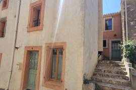 A Very Attractive Village House And Guest Cottage, Offering A Total Of 150 M2 Of Living Space, With A Courtyard And A French Terrace.
