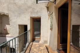 A Very Attractive Village House And Guest Cottage, Offering A Total Of 150 M2 Of Living Space, With A Courtyard And A French Terrace.