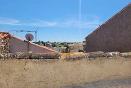 A Very Attractive Village House And Guest Cottage, Offering A Total Of 150 M2 Of Living Space, With A Courtyard And A French Terrace.
