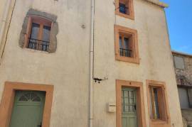 A Very Attractive Village House And Guest Cottage, Offering A Total Of 150 M2 Of Living Space, With A Courtyard And A French Terrace.