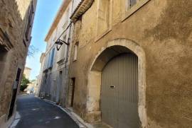 A Superb, Renovated Village House Offering 115 M2 Of Living Space, With Cellars And Terraces.