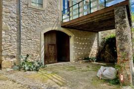 Pretty Winegrowers House With 6 Bedrooms, Large Convertible Loft, Lovely Terrace And Non Attached Garden With Pool.