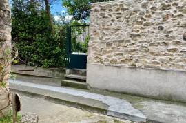 Pretty Winegrowers House With 6 Bedrooms, Large Convertible Loft, Lovely Terrace And Non Attached Garden With Pool.