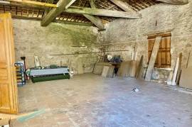 Pretty Winegrowers House With 6 Bedrooms, Large Convertible Loft, Lovely Terrace And Non Attached Garden With Pool.