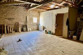 Pretty Winegrowers House With 6 Bedrooms, Large Convertible Loft, Lovely Terrace And Non Attached Garden With Pool.