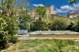 Pretty Winegrowers House With 6 Bedrooms, Large Convertible Loft, Lovely Terrace And Non Attached Garden With Pool.