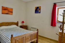 Pretty Winegrowers House With 6 Bedrooms, Large Convertible Loft, Lovely Terrace And Non Attached Garden With Pool.