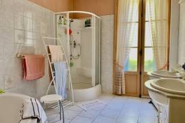 Pretty Winegrowers House With 6 Bedrooms, Large Convertible Loft, Lovely Terrace And Non Attached Garden With Pool.