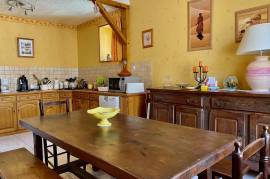Pretty Winegrowers House With 6 Bedrooms, Large Convertible Loft, Lovely Terrace And Non Attached Garden With Pool.
