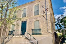 Pretty Winegrowers House With 6 Bedrooms, Large Convertible Loft, Lovely Terrace And Non Attached Garden With Pool.