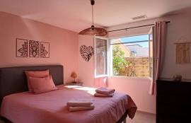Charming Single Storey Villa With 4 Bedrooms And 2 Bathrooms On A Landscaped Plot Of 1026 M2 With Heated Pool, Garages And Summer Kitchen, In A Peaceful Setting.