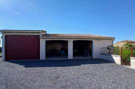 Charming Single Storey Villa With 4 Bedrooms And 2 Bathrooms On A Landscaped Plot Of 1026 M2 With Heated Pool, Garages And Summer Kitchen, In A Peaceful Setting.