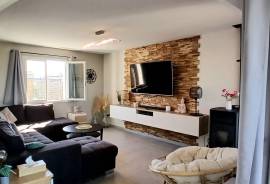 Charming Single Storey Villa With 4 Bedrooms And 2 Bathrooms On A Landscaped Plot Of 1026 M2 With Heated Pool, Garages And Summer Kitchen, In A Peaceful Setting.