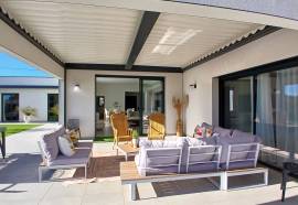 Magnificent Contemporary Villa With 220 M2 Of Living Space And Spa On 1570 M2 With Pool, Summer Kitchen And Peaceful Setting