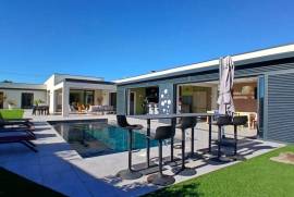 Magnificent Contemporary Villa With 220 M2 Of Living Space And Spa On 1570 M2 With Pool, Summer Kitchen And Peaceful Setting