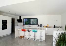 Magnificent Contemporary Villa With 220 M2 Of Living Space And Spa On 1570 M2 With Pool, Summer Kitchen And Peaceful Setting