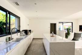 Magnificent Contemporary Villa With 220 M2 Of Living Space And Spa On 1570 M2 With Pool, Summer Kitchen And Peaceful Setting